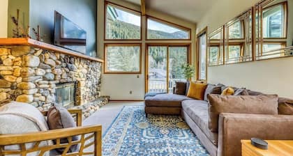 Newly-updated Warm Springs condo w/ski & mountain views - Dogs ok