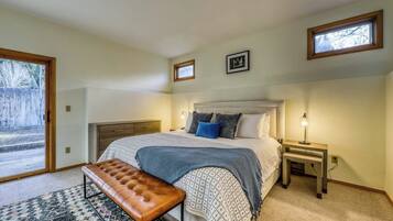 2 bedrooms, WiFi (free), bed sheets