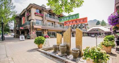 Quiet townhome w/private hot tub and walking distance to River Run Dogs ok