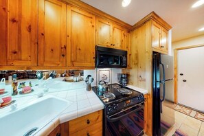Fridge, microwave, oven, stovetop - Ski-in/ski-out condo with pool, mountain view, balcony, & easy trail access (Ketchum)