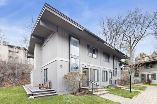 Waterfront Home w/ Deck, Balcony, Fireplace & Private W/D - Walk Downtown