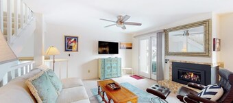 Second-floor condo with hot tub, pool, free WiFi, & gas fireplace - near slopes