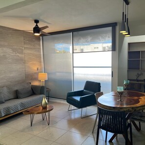 Smart TV, pebolim, mesa de pingue-pongue