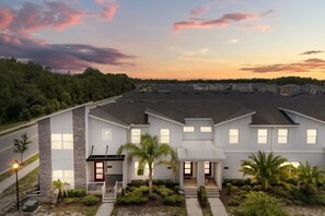 Exterior - 4 BD/ 3 BA/ Storey Lake (2957 SS) (Kissimmee)