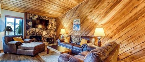 TV, fireplace