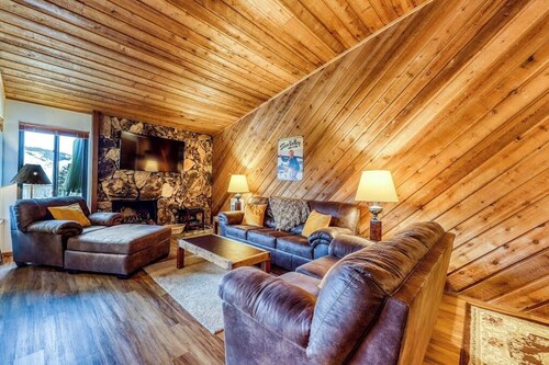 Mountain retreat with golf on-site
