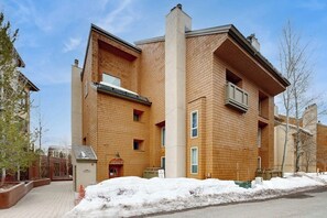 Exterior - Cozy Mountain Studio  Walk to Lifts, & Ideal Location Near Town (Sun Valley)