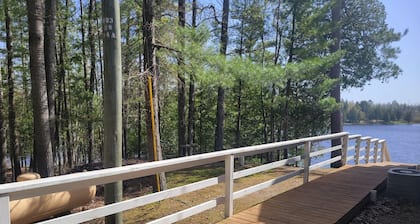 3-bedroom lakefront cottage in Ocqueoc with AC