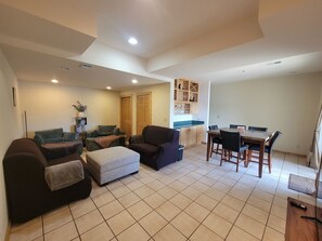 Interior - 3-bedroom lakefront cottage in Ocqueoc with AC (Ocqueoc)