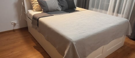 1 室のベッドルーム、アイロン / アイロン台、WiFi、ベッドシーツ