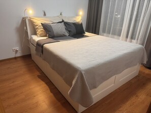 1 habitación, tabla de planchar con plancha, wifi y ropa de cama 
