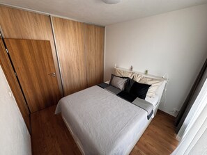 1 habitación, tabla de planchar con plancha, wifi y ropa de cama 
