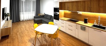 Spacious house with a full kitchen, Wi-Fi, TV and free parking