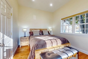 Desk, free WiFi, bed sheets