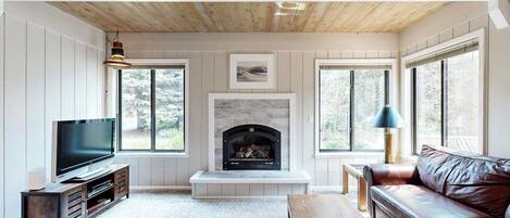 TV, fireplace
