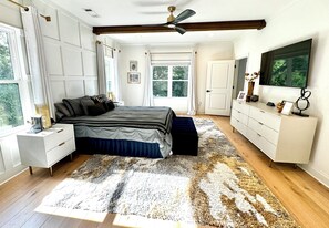 4 bedrooms, iron/ironing board, Internet, bed sheets - Modern, Spacious Farmhaus Luxury Retreat (Atlanta)