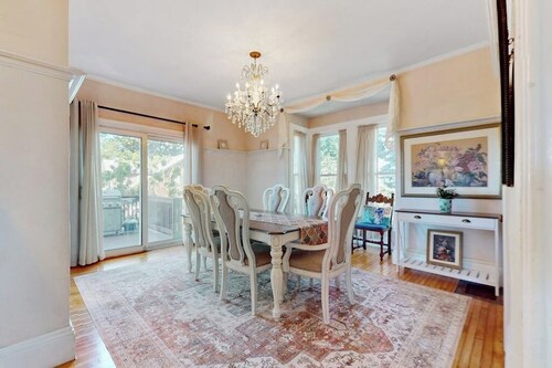 Beautifully renovated home walk to boulevard, town & train