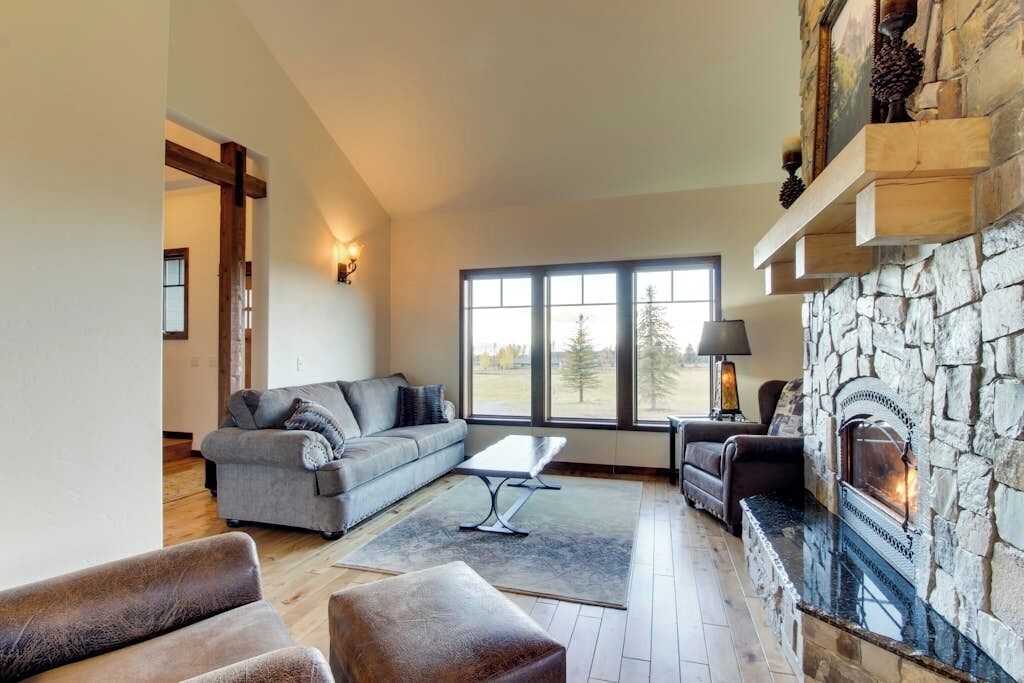 TV, fireplace, DVD player