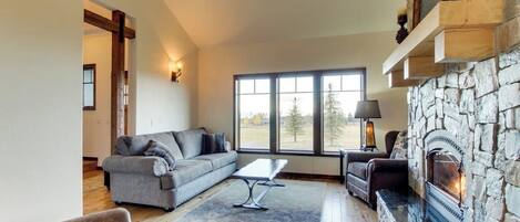 TV, fireplace, DVD player