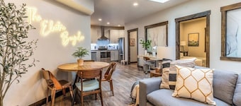 Dog-friendly downtown condo - large balcony, fast WiFi, updated interior & W/D
