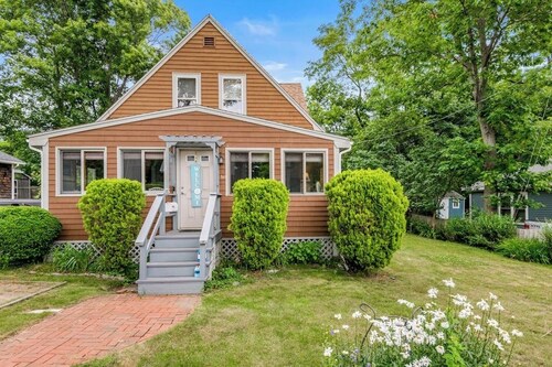 Home with washer/dryer, gas grill, & outdoor dining - walk 5 minutes to beach