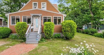 Home with washer/dryer, gas grill, & outdoor dining - walk 5 minutes to beach