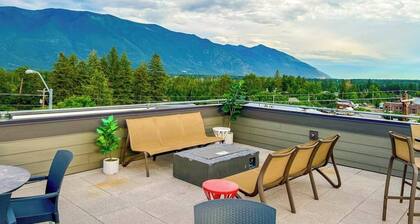Brand-new downtown condo with rooftop patio, grill, mtn views, fireplace, & W/D