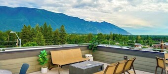 Brand-new downtown condo with rooftop patio, grill, mtn views, fireplace, & W/D