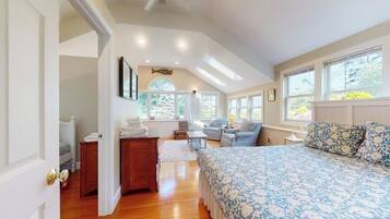 2 bedrooms, desk, iron/ironing board, free WiFi
