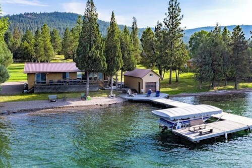 Lakefront home with private beach, dock, firepit, & grill - dazzling sunset view