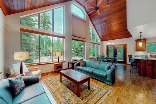 +2-acre home with firepit, grill, & wood stove, kayaks, lawn games, & views