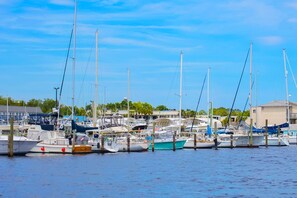 Marina - Renovated Gulf Coast Home - Walk to Marina, Dining, & Downtown Carrabelle (Carrabelle)