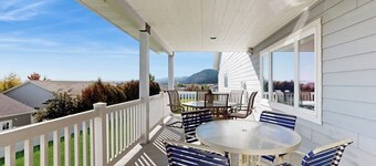 Spacious home with pool table, WiFi, patio - close proximity to Flathead Lake