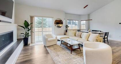Beautifully furnished home with hot tub, gas fireplace, soaking tub, & fire pit