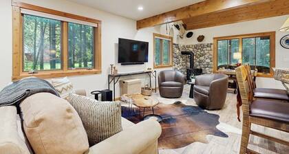 Big Fork rustic loft cabin with forest views, WiFi, 5 miles to Flathead Lake