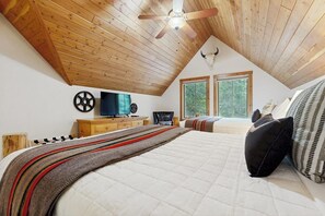 Iron/ironing board, travel crib, free WiFi, bed sheets - Big Fork rustic loft cabin with forest views, WiFi, 5 miles to Flathead Lake (Bigfork)