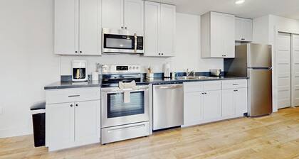 Contemporary Kalispell condo for adventure lovers, pet friendly and WiFi