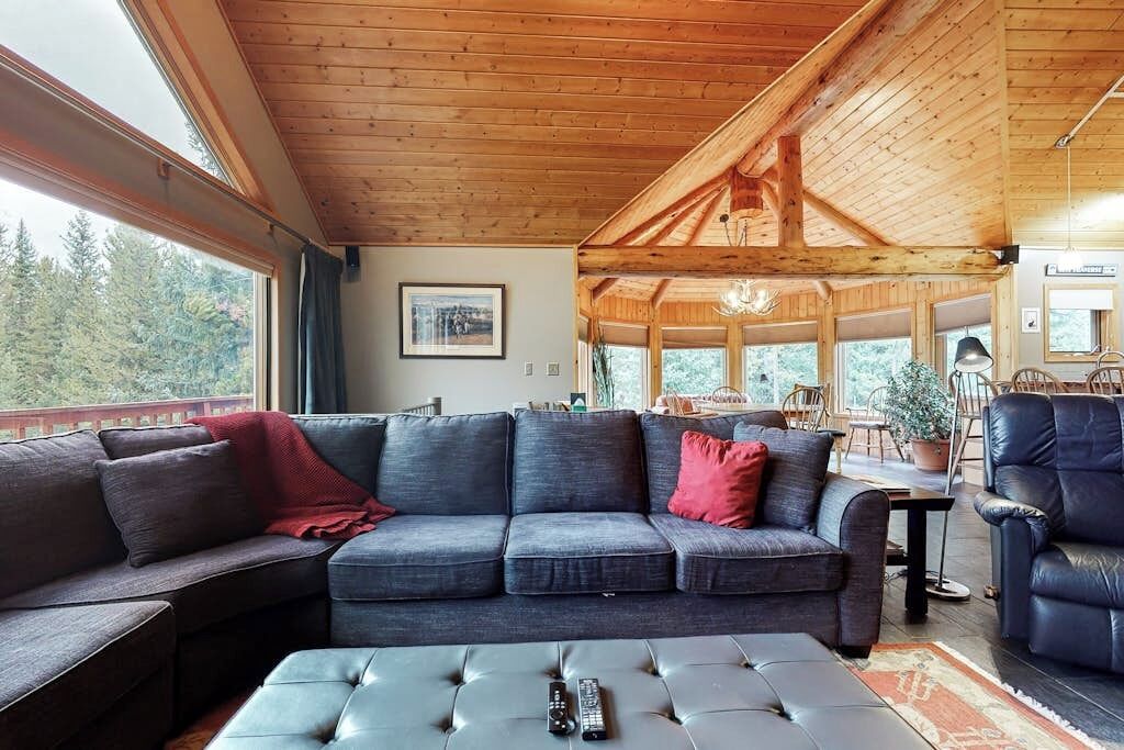 TV, fireplace, DVD player, stereo