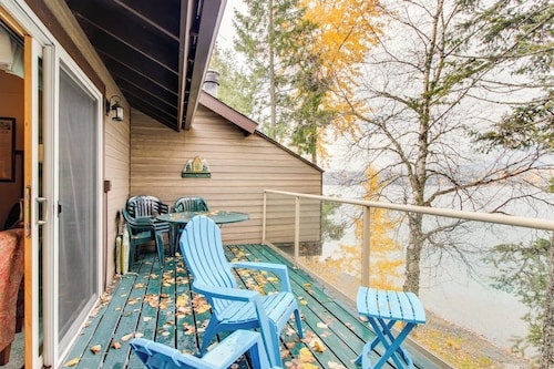 Lakeside condo with pool, hot tub, sauna & beach access