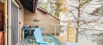 Lakeside condo with pool, hot tub, sauna & beach access
