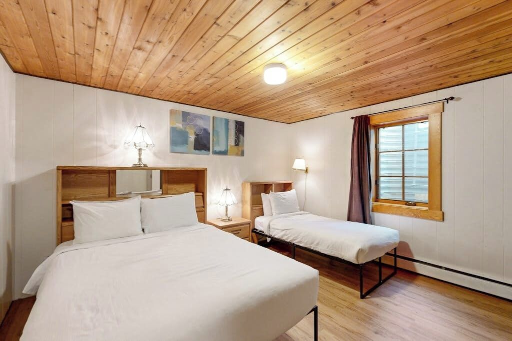 1 bedroom, iron/ironing board, WiFi (free), bed sheets