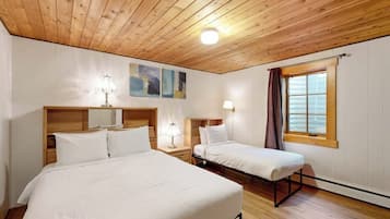 1 bedroom, iron/ironing board, WiFi (free), bed sheets