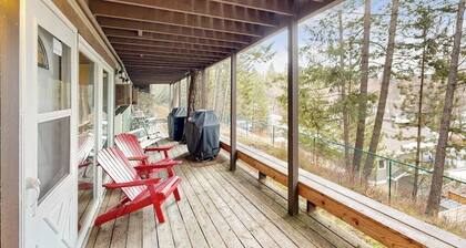Dog-friendly, lake-view condo with pool, hot tub & nearby beach - near parks