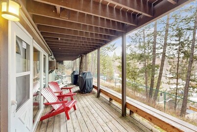 Dog-friendly, lake-view condo with pool, hot tub & nearby beach - near parks