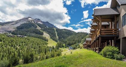 Slopeside townhome with ski-in/ski-out and private hot tub