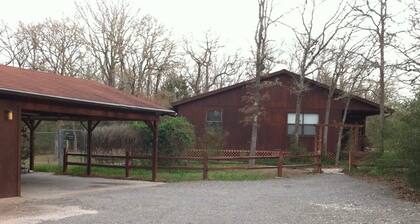 3-bedroom Country House in charming College Station on over 2 Acres