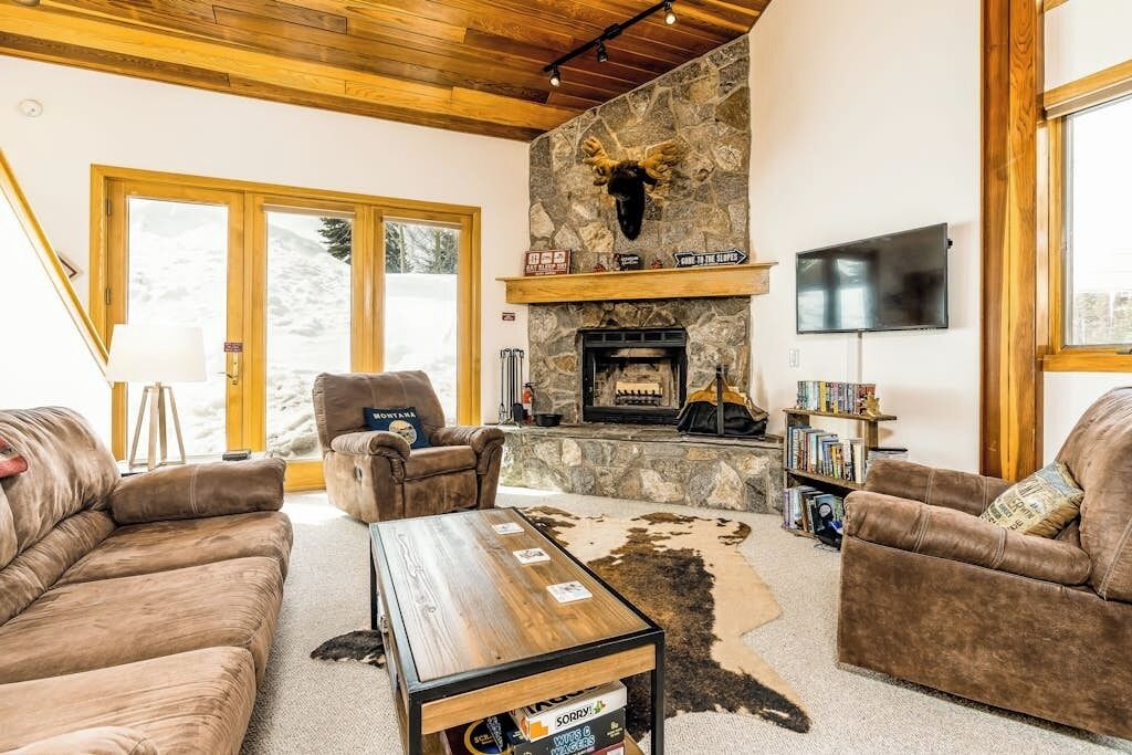 TV, fireplace, DVD player