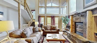 Ski-in/ski-out mountaintop getaway with private hot tub - close to town