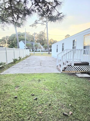Property grounds - 3-bedroom mobile home less than a mile from the Little River Waterfront (Little River)