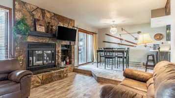 TV, fireplace
